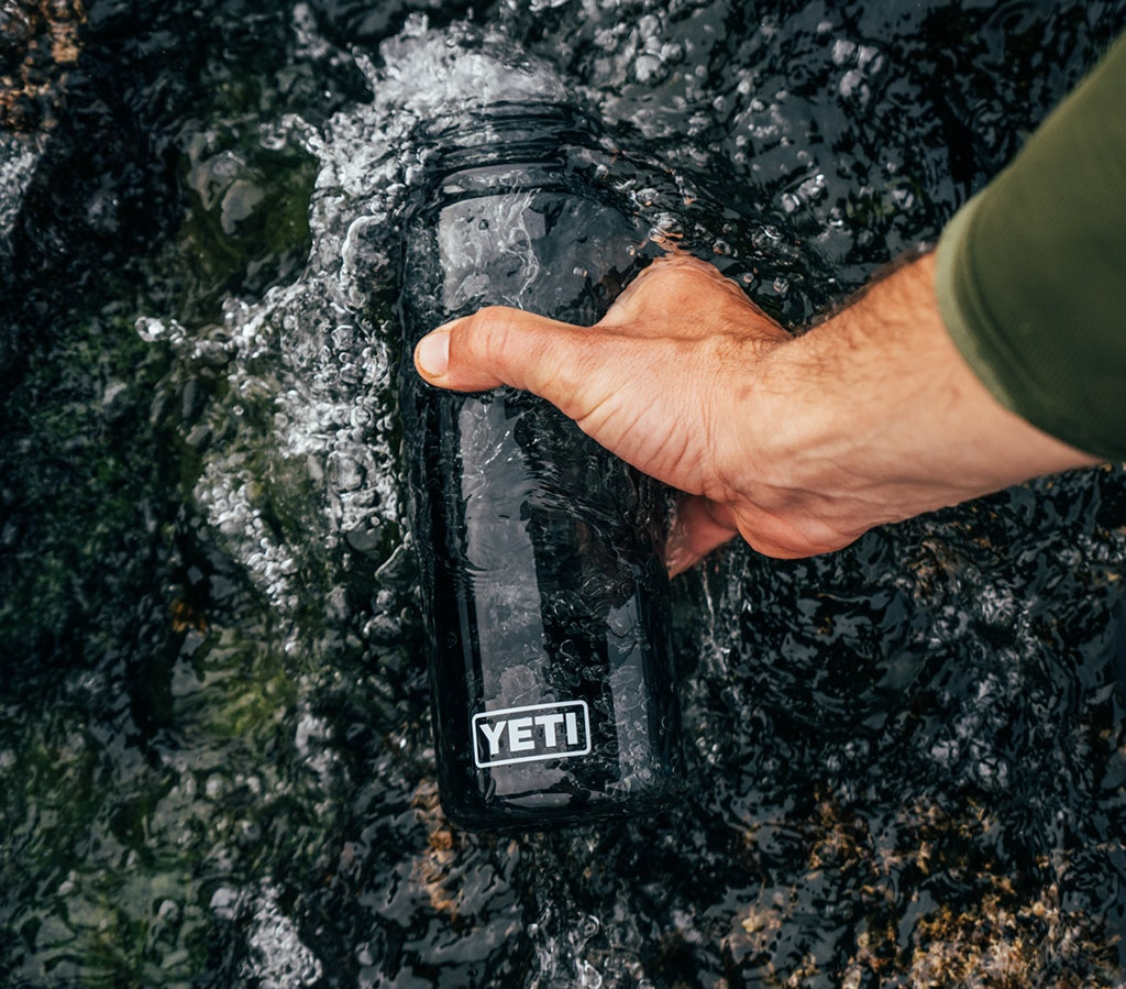 YETI Yonder 25 Bottle With Chug Cap