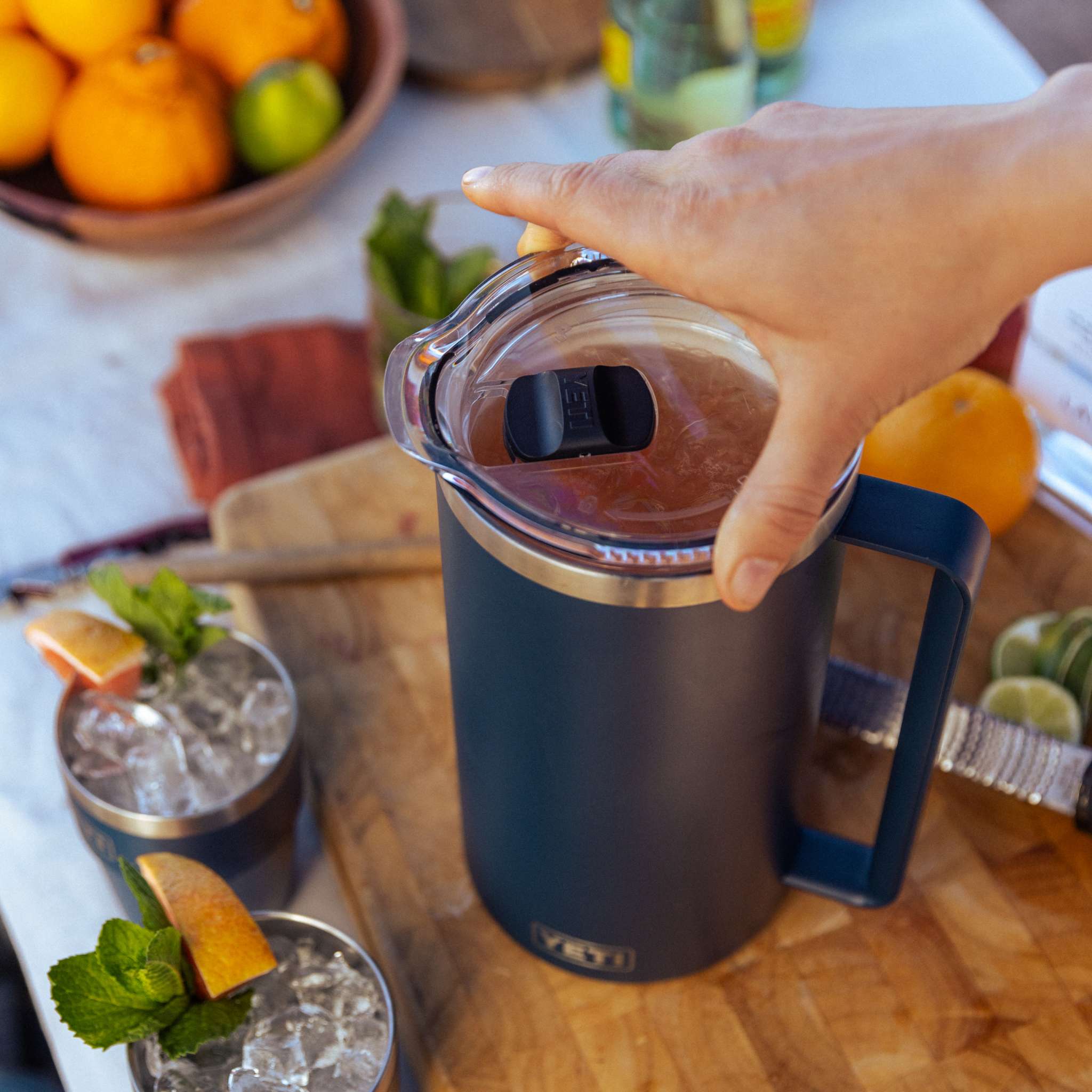 YETI Rambler™ 64oz（1.9L）ピッチャー – YETIジャパン合同会社