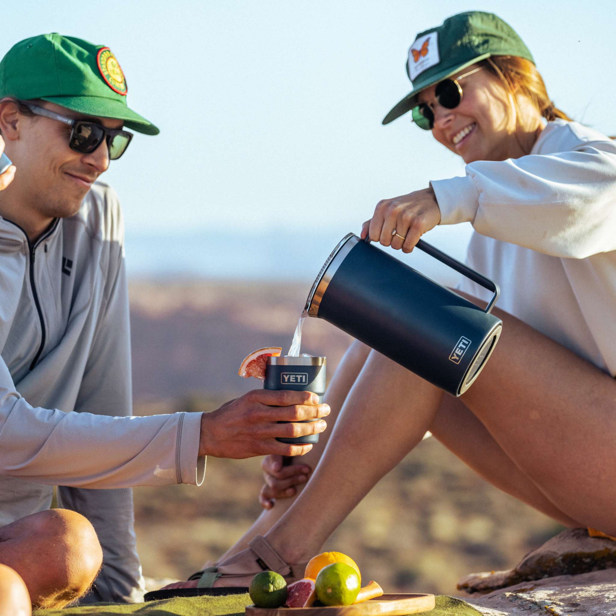 YETI Rambler™ 64oz（1.9L）ピッチャー – YETIジャパン合同会社